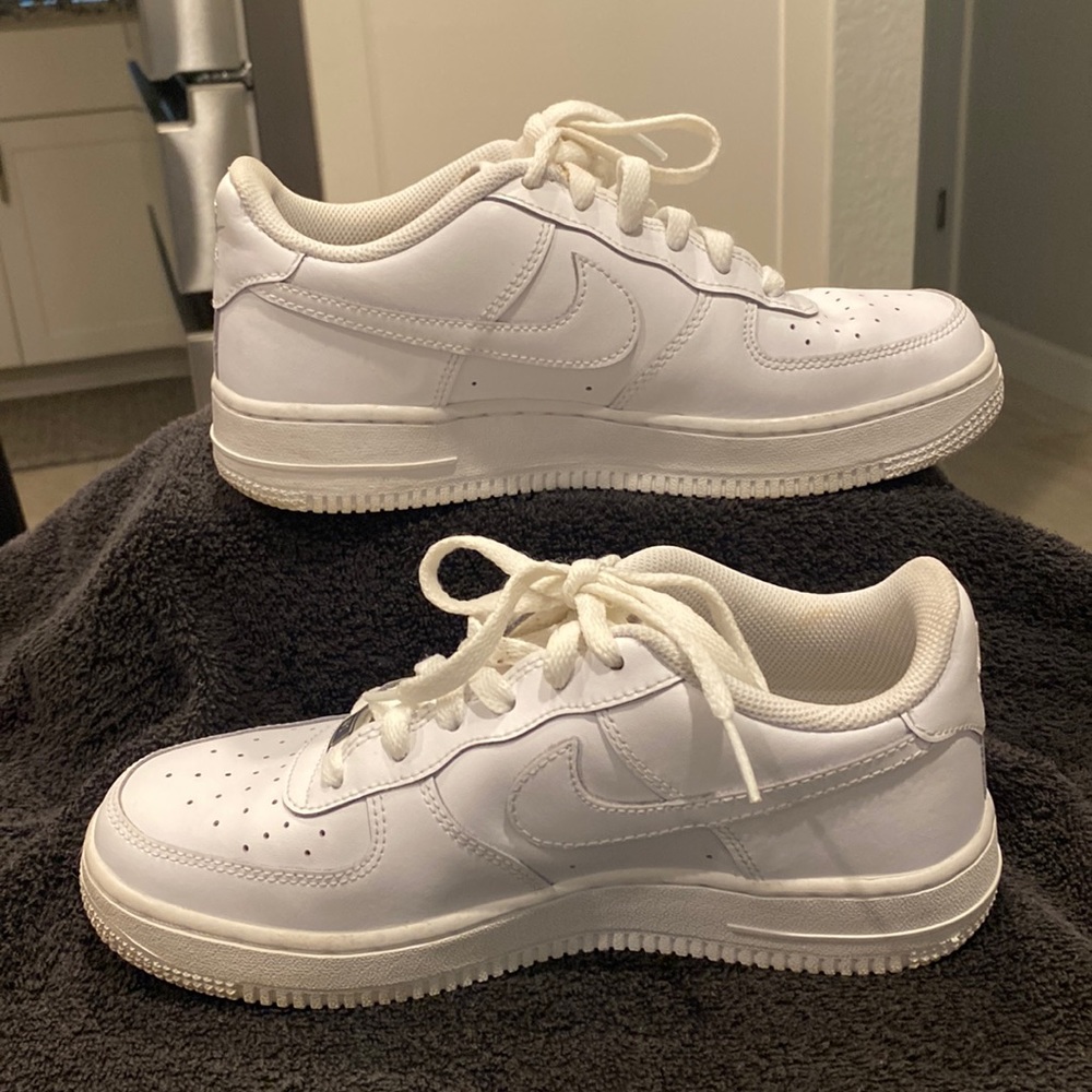 Nike Air Force 1s in beautiful condition!